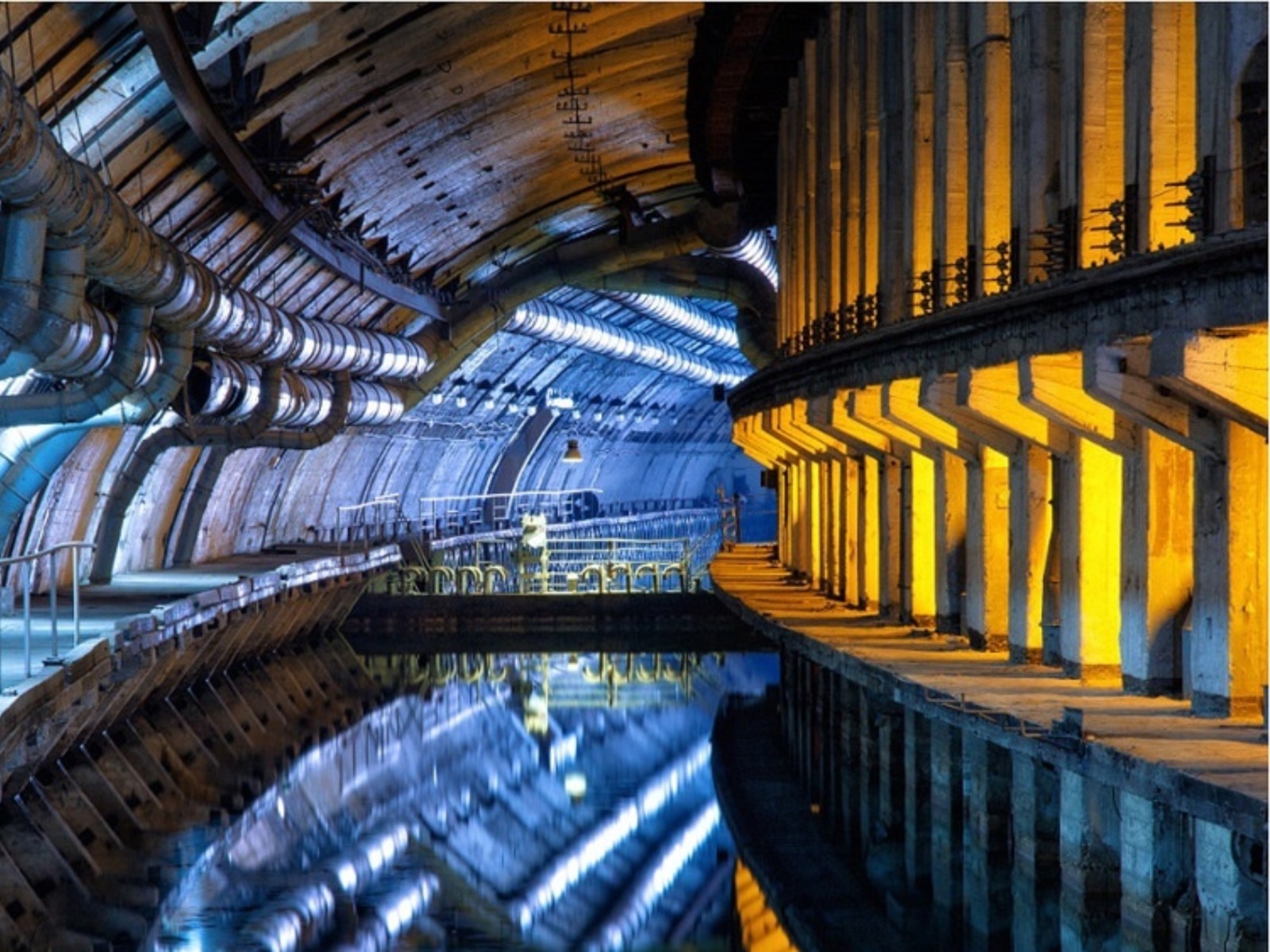 Подземная база подводных лодок  