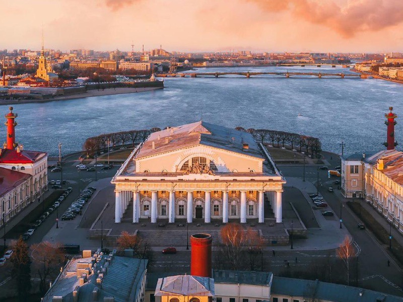 На берегах Невы  