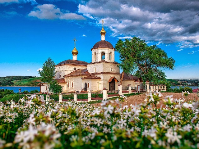 Обзорная экскурсия в группе из Казани: Свияжск, Раифа и теплоход — фото 2