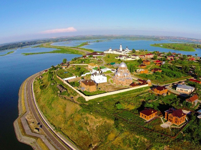 Обзорная экскурсия в группе из Казани: Свияжск, Раифа и теплоход — фото 3