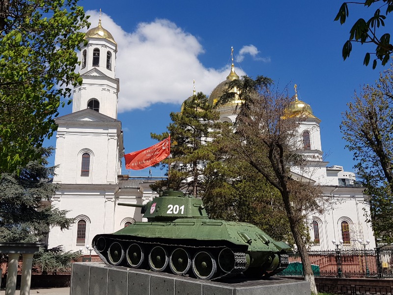 Храм Александра Невского и Сквер Победы