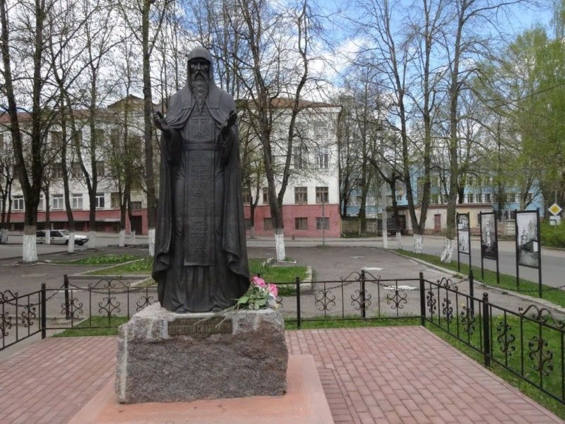 Памятник Авраамию Смоленскому 