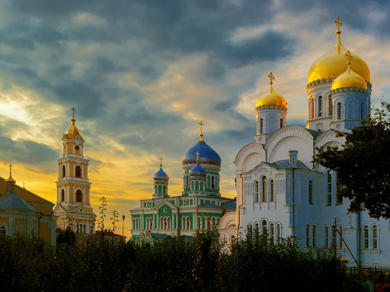 Обзорная экскурсия из Нижнего Новгорода: Дивеево и Арзамас - групповая экскурсия в Нижнем Новгороде на автобусе длительностью 11 часов с количеством участников более 20 человек цена экскурсии 2800₽