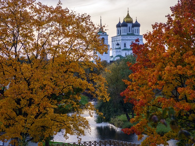 Обзорная пешеходная экскурсия по Кремлю и центру Пскова — фото 2