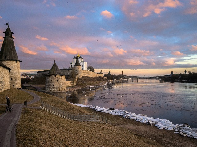 Обзорная пешая экскурсия в группе «Запсковские сказки» в Пскове — фото 3