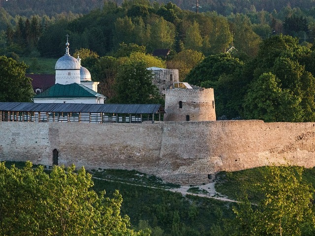 Обзорная автобусная экскурсия «Псков – Изборск – Печоры» — фото 3