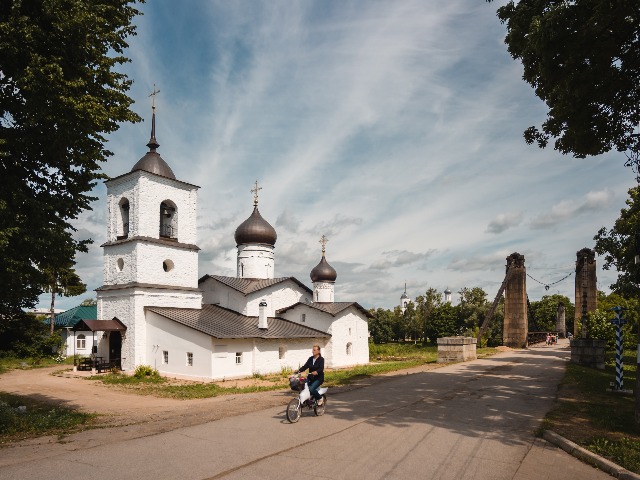Обзорная экскурсия в группе из Пскова в город Остров на автобусе — фото 3