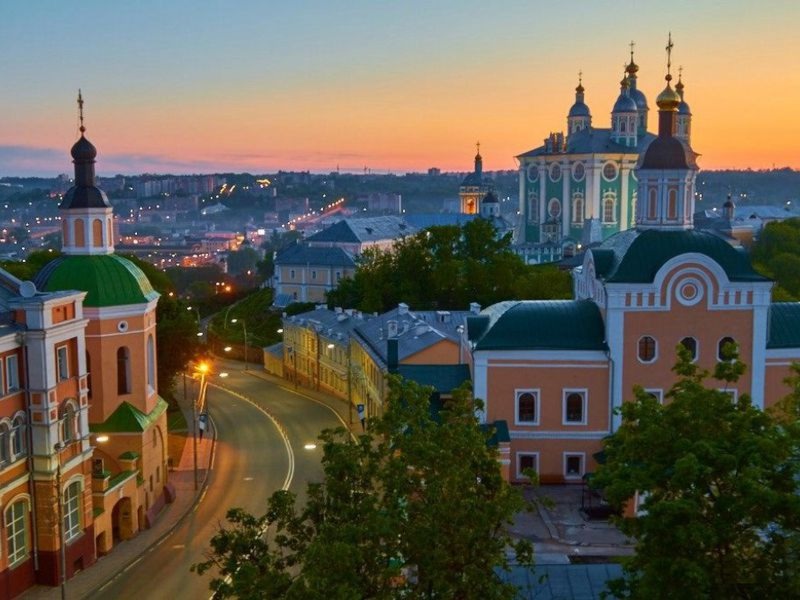 Улица Большая Советская, вид на Троицкий монастырь и Успенский собор