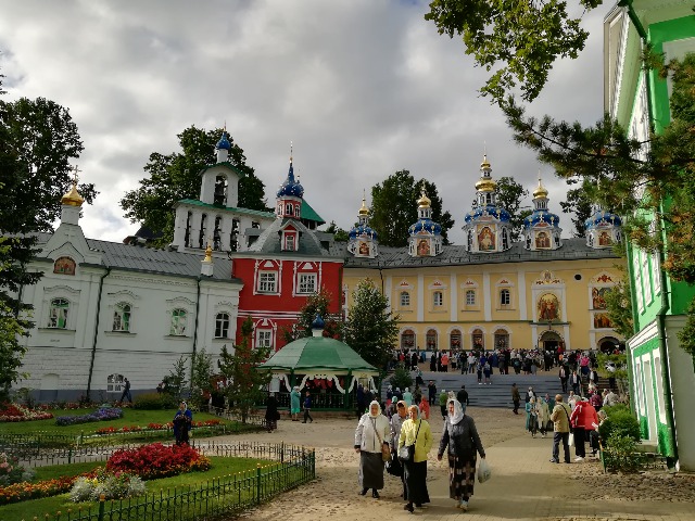 Псково-Печерский монастырь и легендарный Изборск