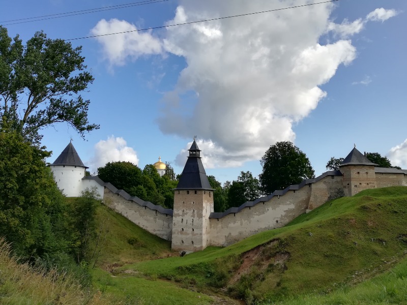 Индивидуальная экскурсия из Пскова в Псково-Печерский монастырь - индивидуальная экскурсия в Пскове на машине гостей длительностью 4 часа с количеством участников до 4 человек цена экскурсии 11000₽