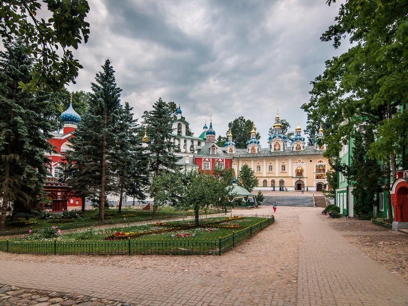 Псково-Печерский монастырь. Благовещенский храм. Звонница 