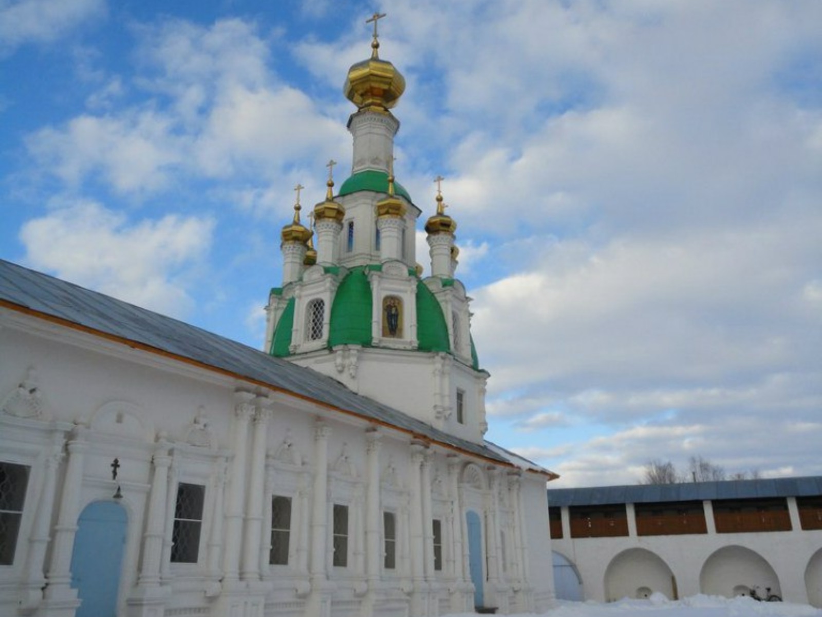Великолепный образчик нарышкинского барокко - Спасская церковь  