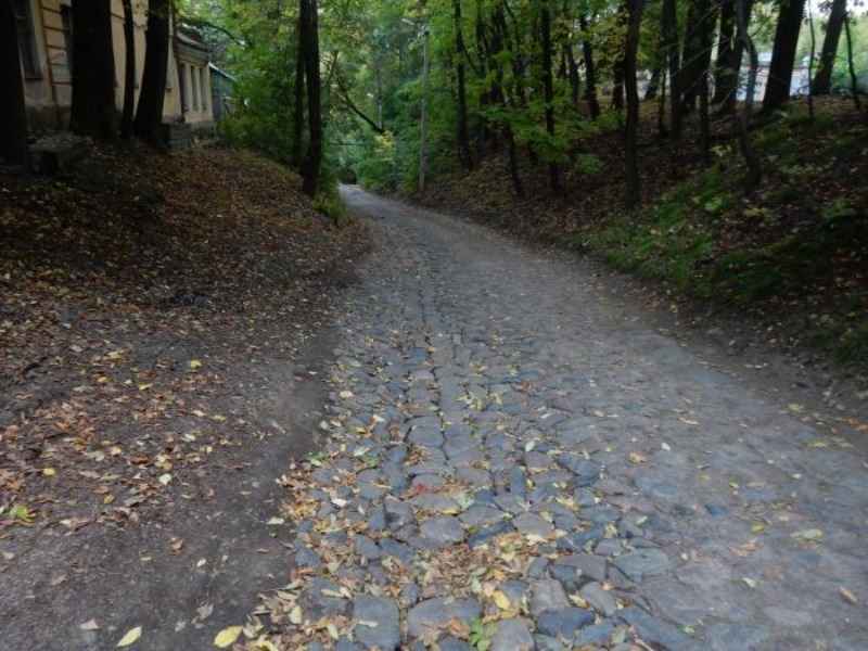 Старинная булыжная мостовая  