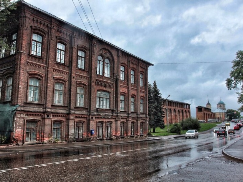 Здание бывшей богадельни XIX века 