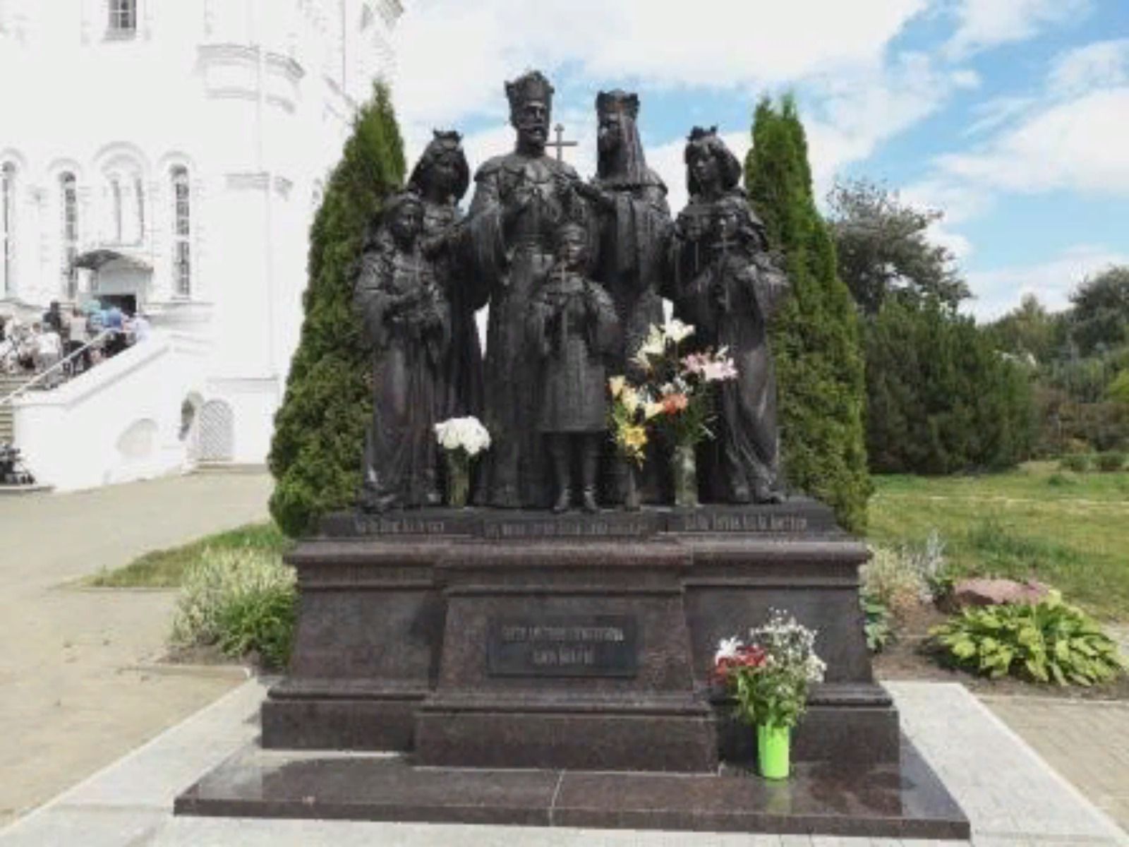 Памятник семье Романовых  