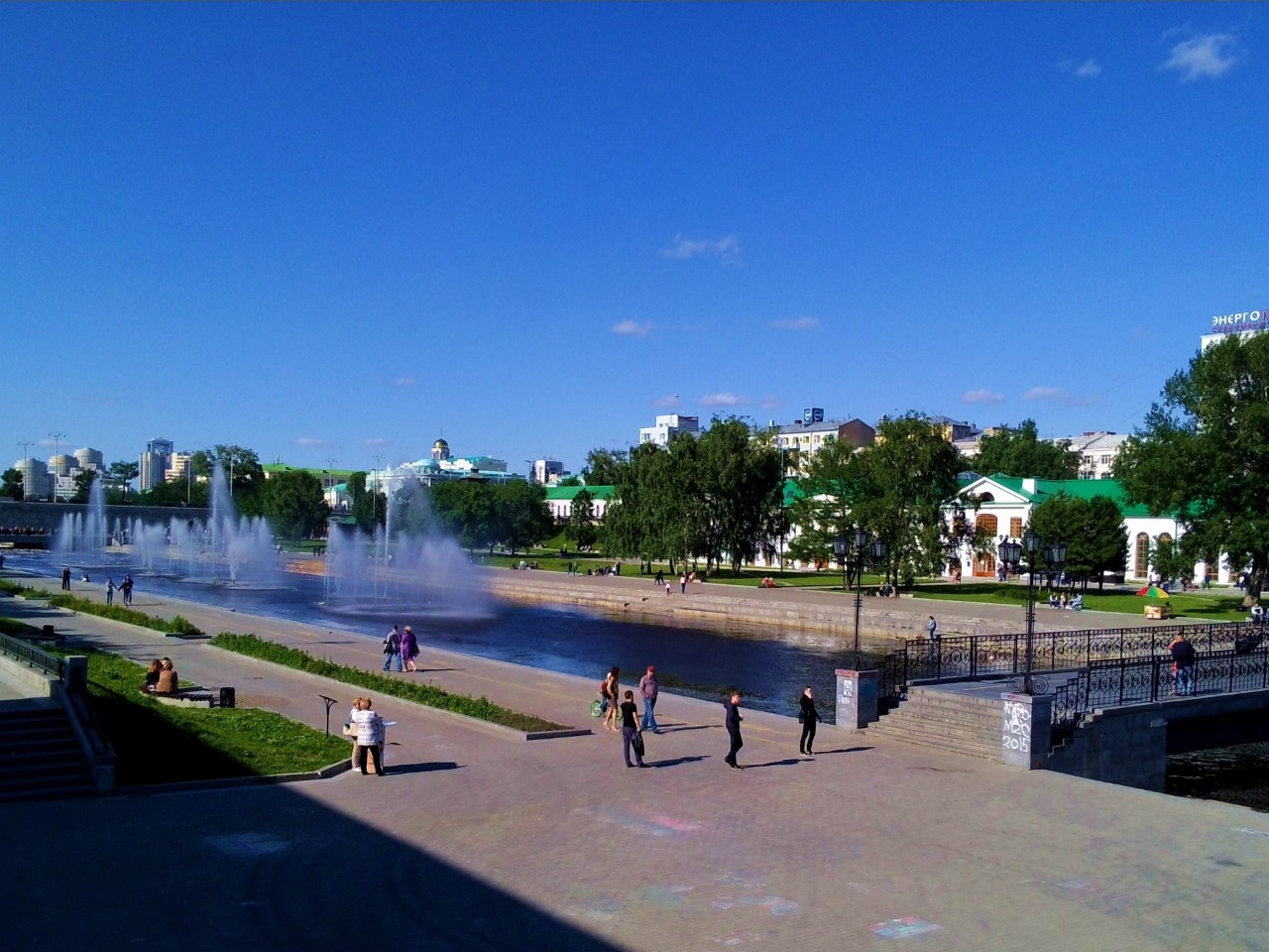 Индивидуальная экскурсия по Красной линии Екатеринбурга - индивидуальная экскурсия в Екатеринбурге пешком длительностью 2.5 часа с количеством участников до 10 человек со скидкой 20% цена экскурсии 7480₽