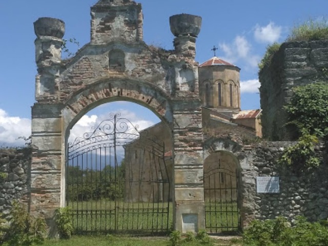 Индивидуальная экскурсия из Сухума по православным святыням — фото 3