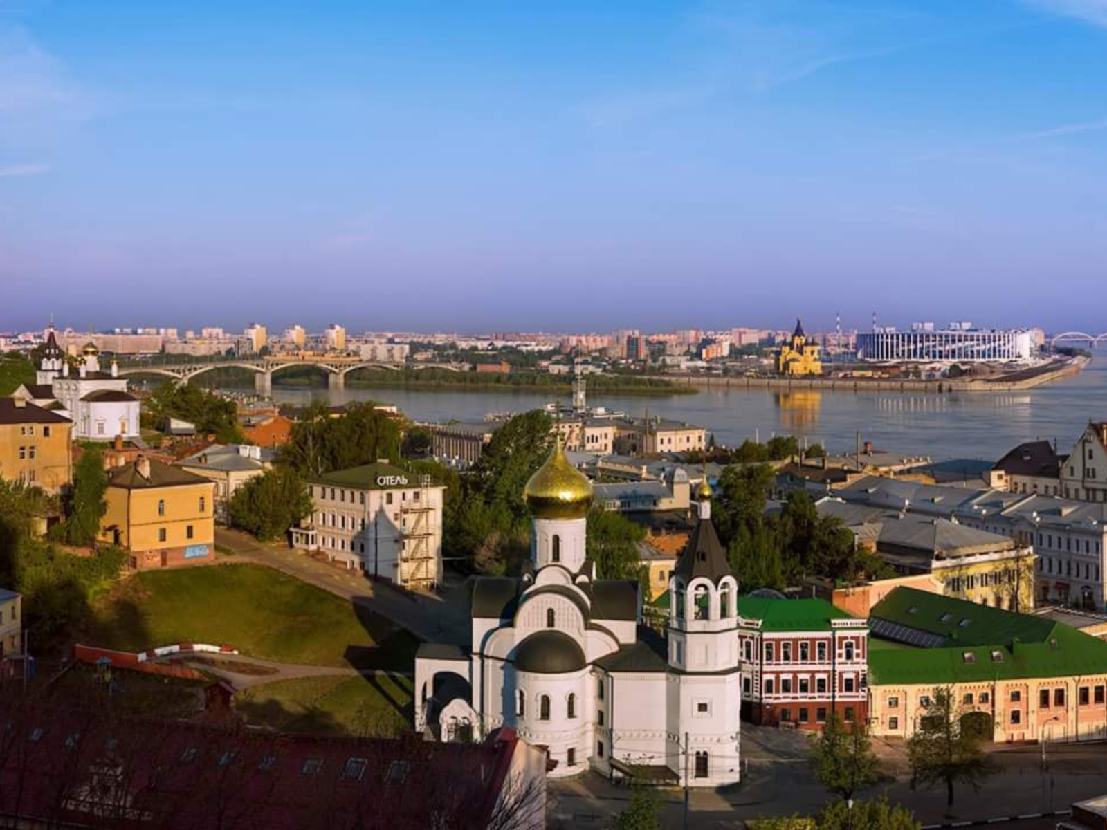 Панорама с кремлевского откоса  на слияние Оки и Волги 