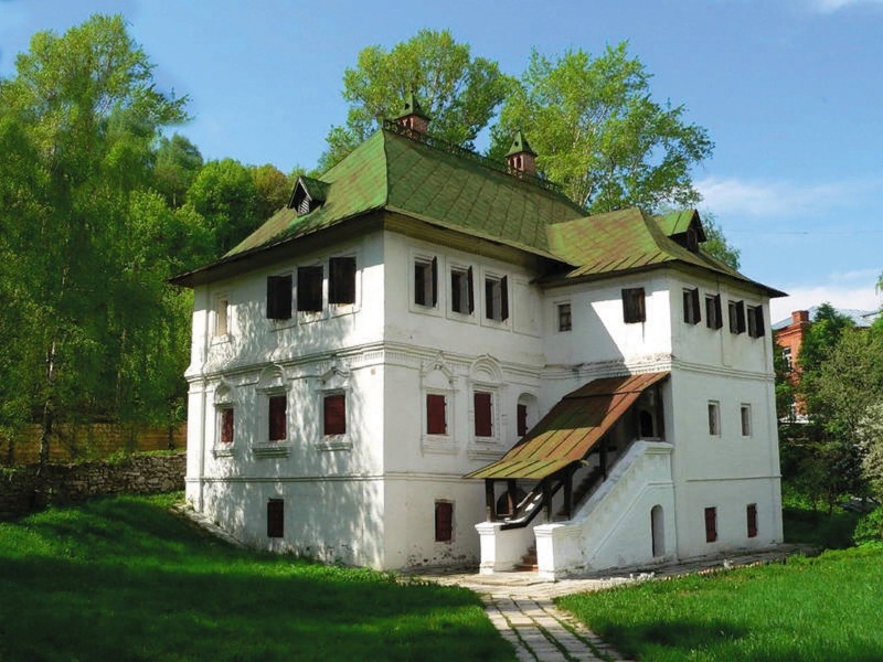 Белокаменные палаты