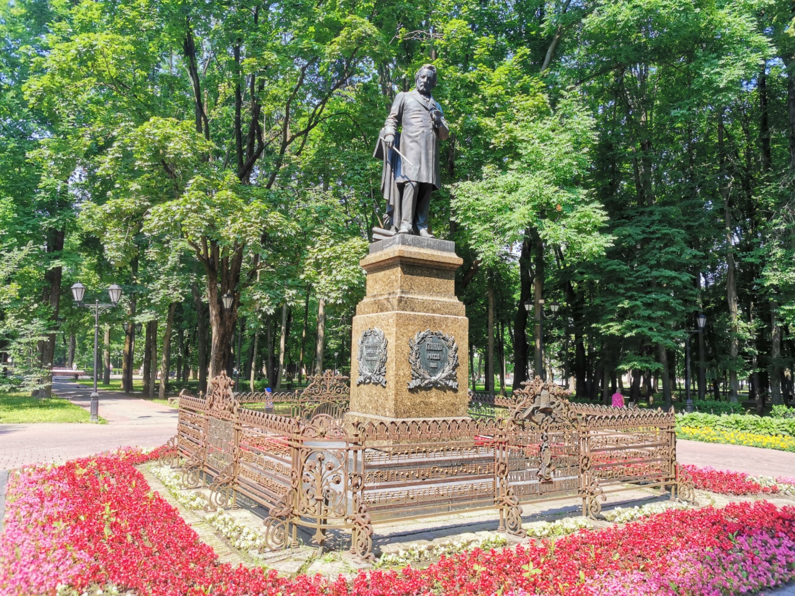 Памятник М.И. Глинке guidego.ru