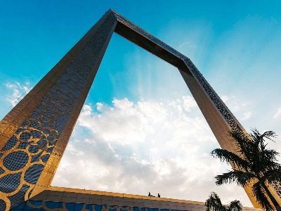 Dubai Frame — Дубайская арка из золота