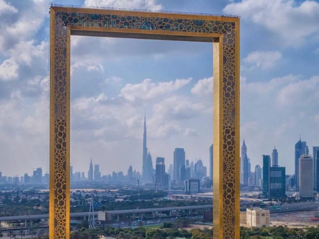 Обзорная экскурсия к арке из золота Dubai Frame в Дубае на машине — фото 3