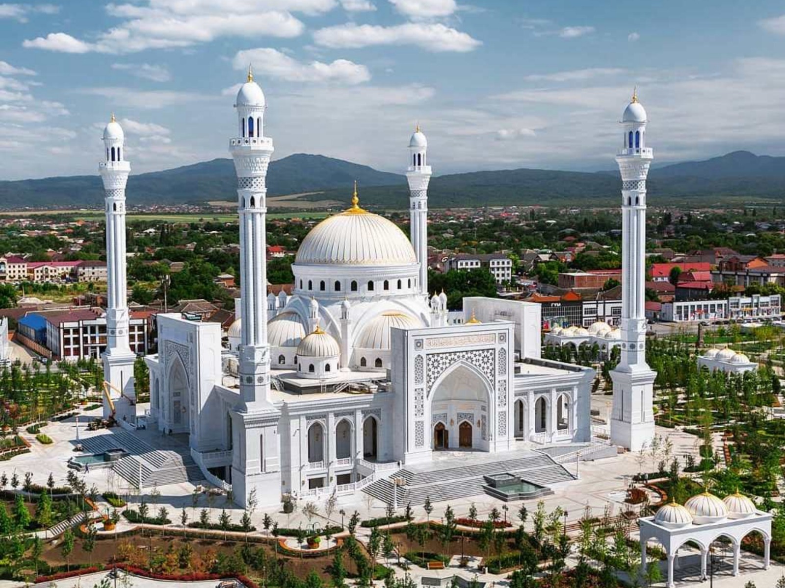 Мечеть "Гордость мусульман" в городе Шали guidego.ru