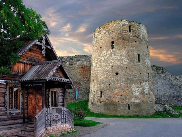  Псково-Печерский монастырь и Изборская крепость