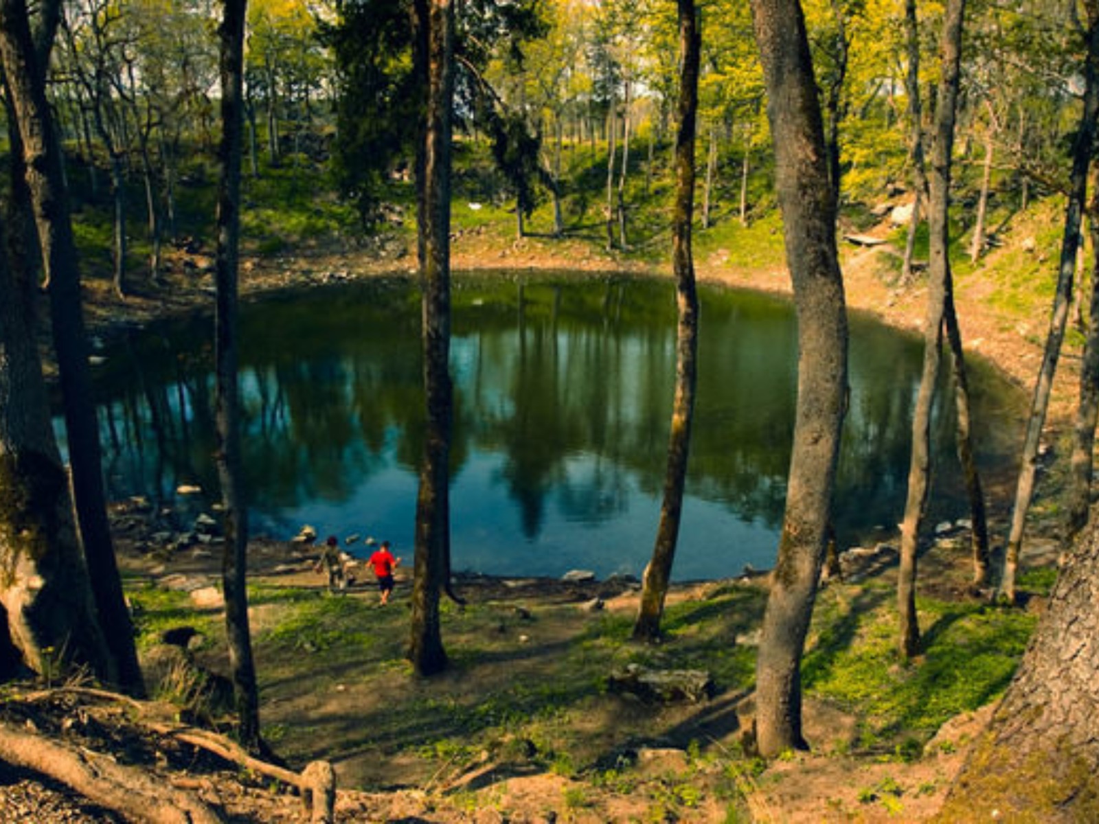Местечко Каали, озеро метеоритного происхождения guidego.ru