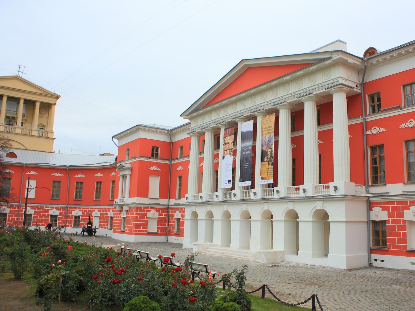 Историческое здание Английского клуба (ныне - Музей современной истории России)  