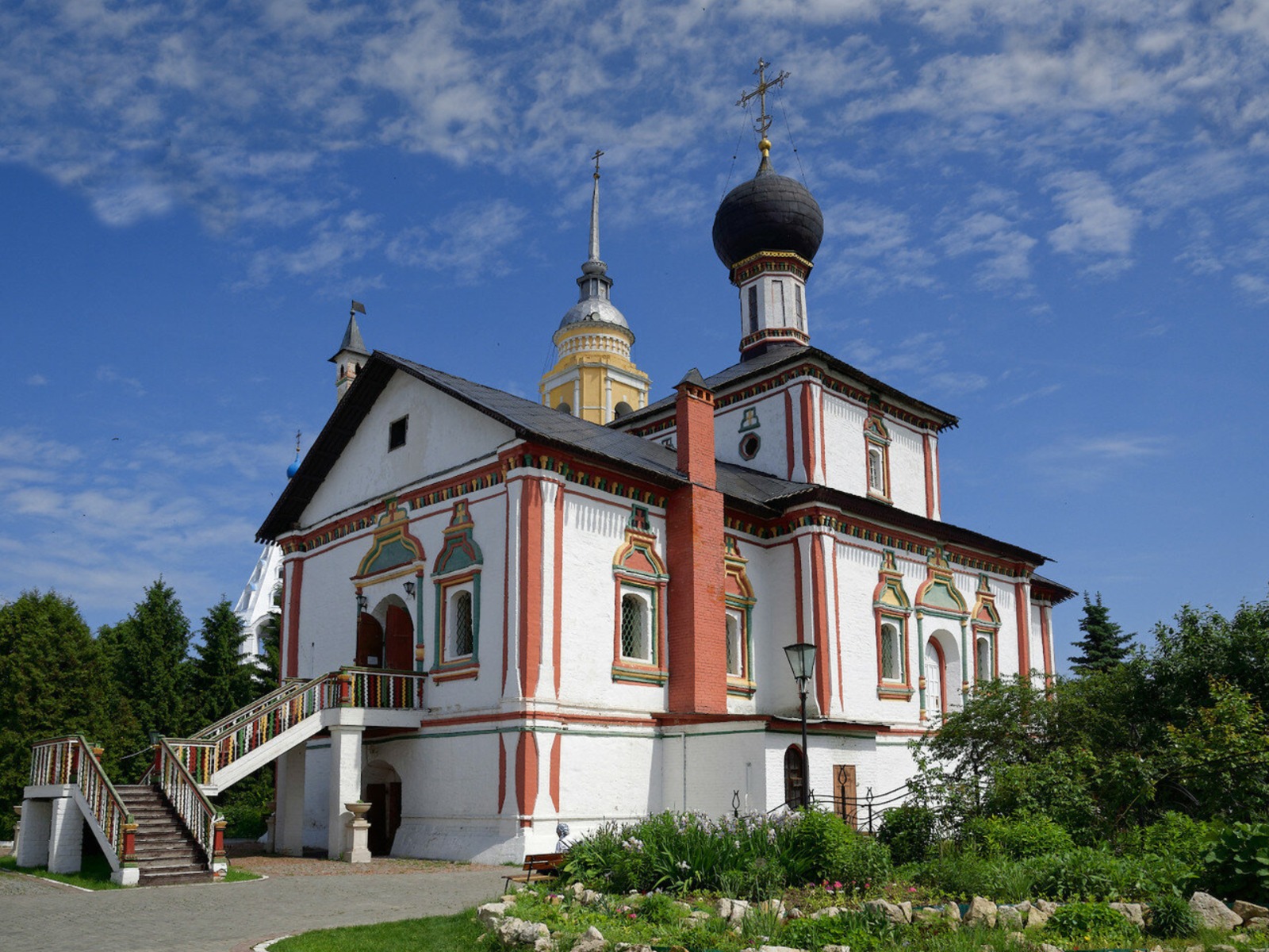 Свято-Троицкий Ново-Голутвин женский монастырь  