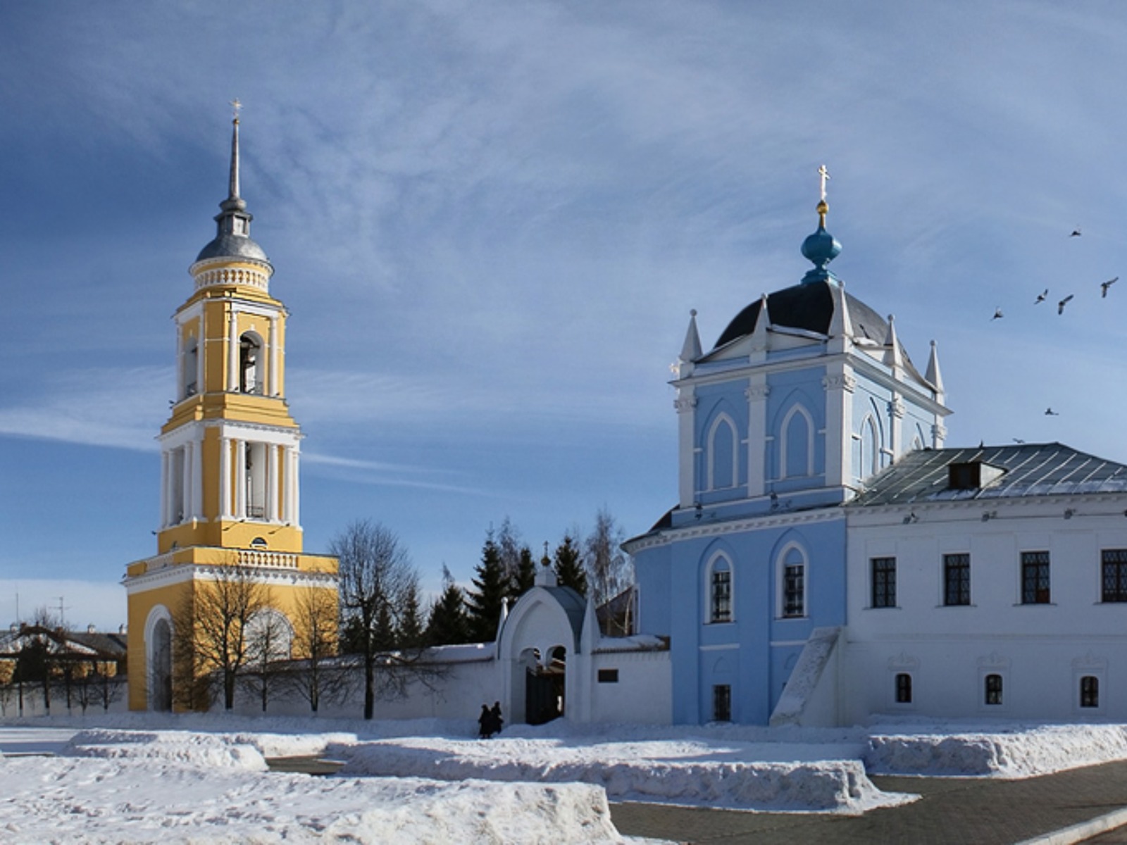 Свято-Троицкий Ново-Голутвин женский монастырь  