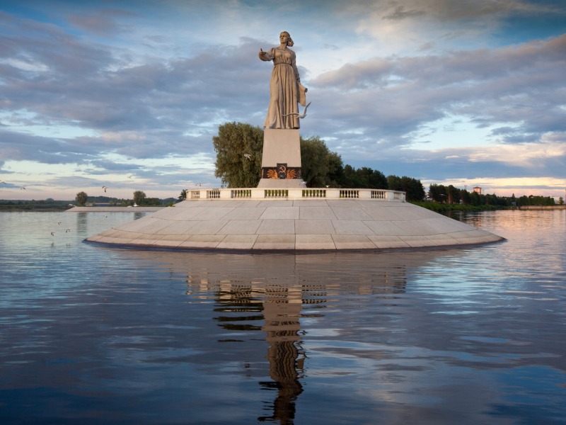 Рыбинск: монумент в честь Волги