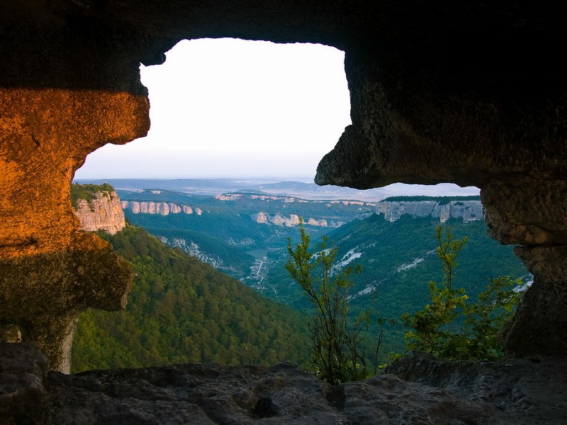 Обзорная экскурсия «Пещерные города Крыма» из Симферополя - индивидуальная экскурсия в Симферополе на машине гида длительностью более 12 часов с количеством участников до 12 человек цена экскурсии 14000₽