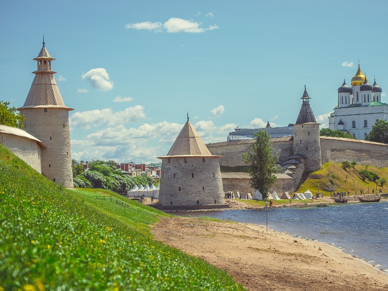 Псковский Кремль. Башни Высокая, Плоская, Кутекрома. Троицкий собор