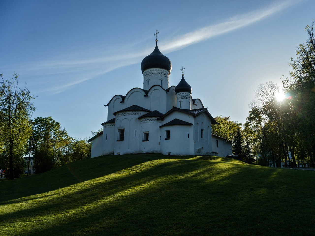 Автобусная экскурсия «Большой Псков» в группе - групповая экскурсия в Пскове на автобусе длительностью 7.5 часов с количеством участников более 20 человек цена экскурсии 2450₽