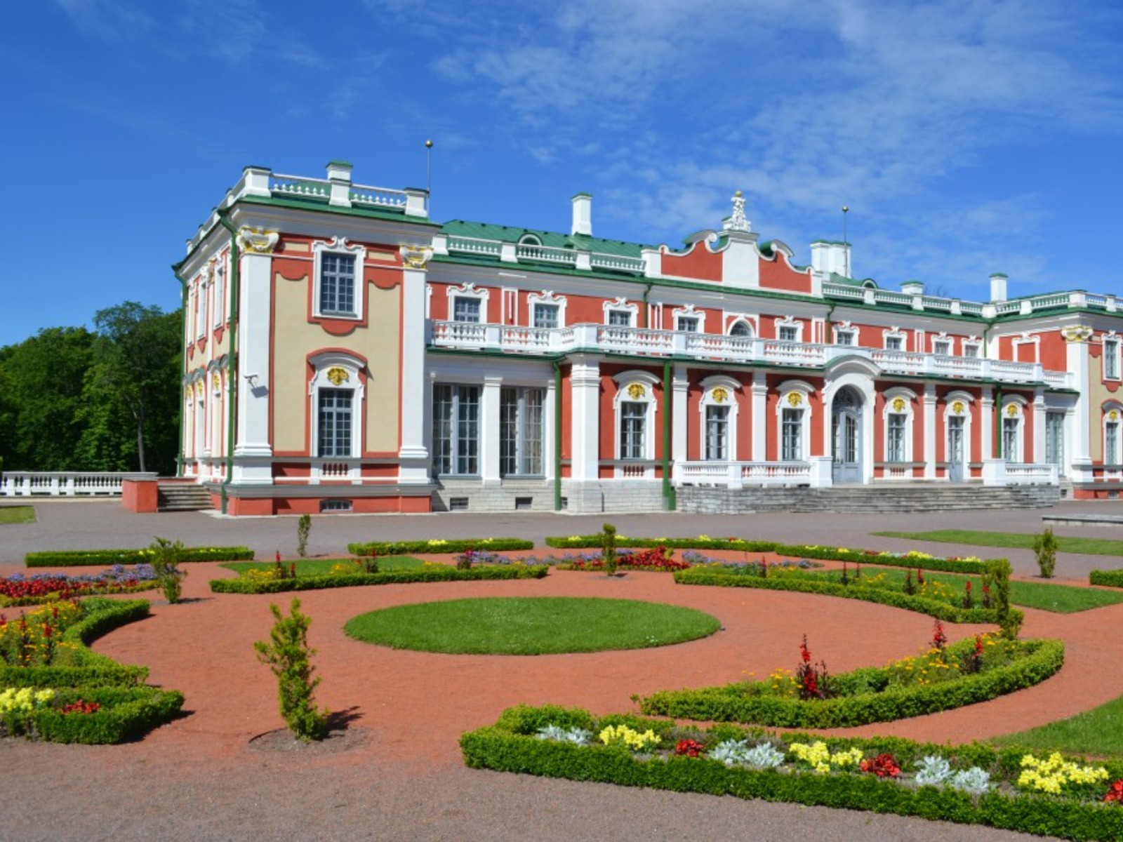Дворец в Кадриорге guidego.ru