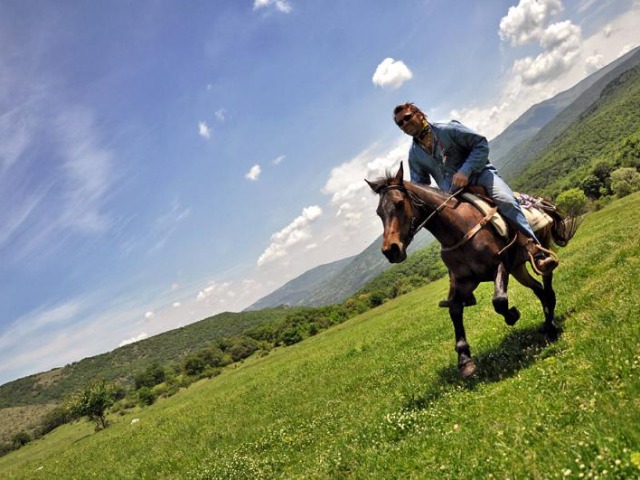 Кахетия: прогулка на лошадях по Кавказскому хребту