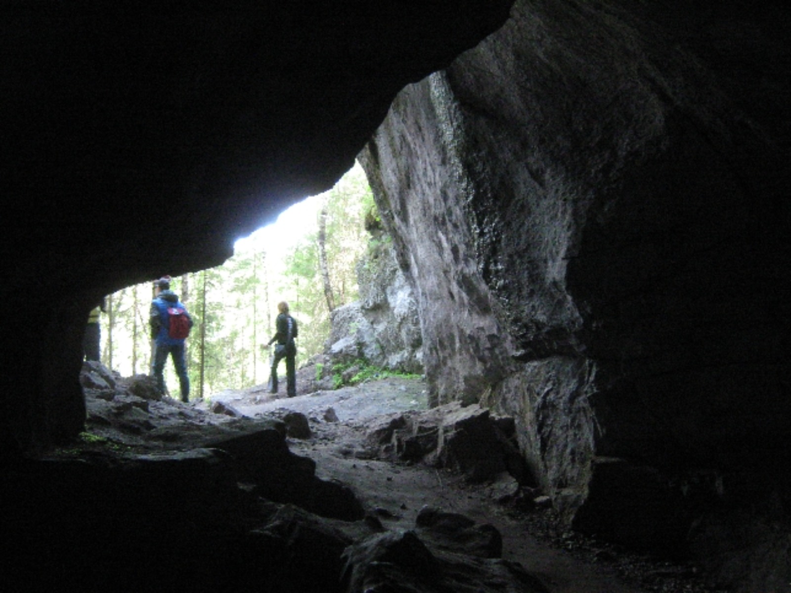 Пещера - стоянка древнего человека  