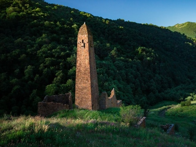 Индивидуальная экскурсия из Грозного в башенный комплекс Никарой — фото 3