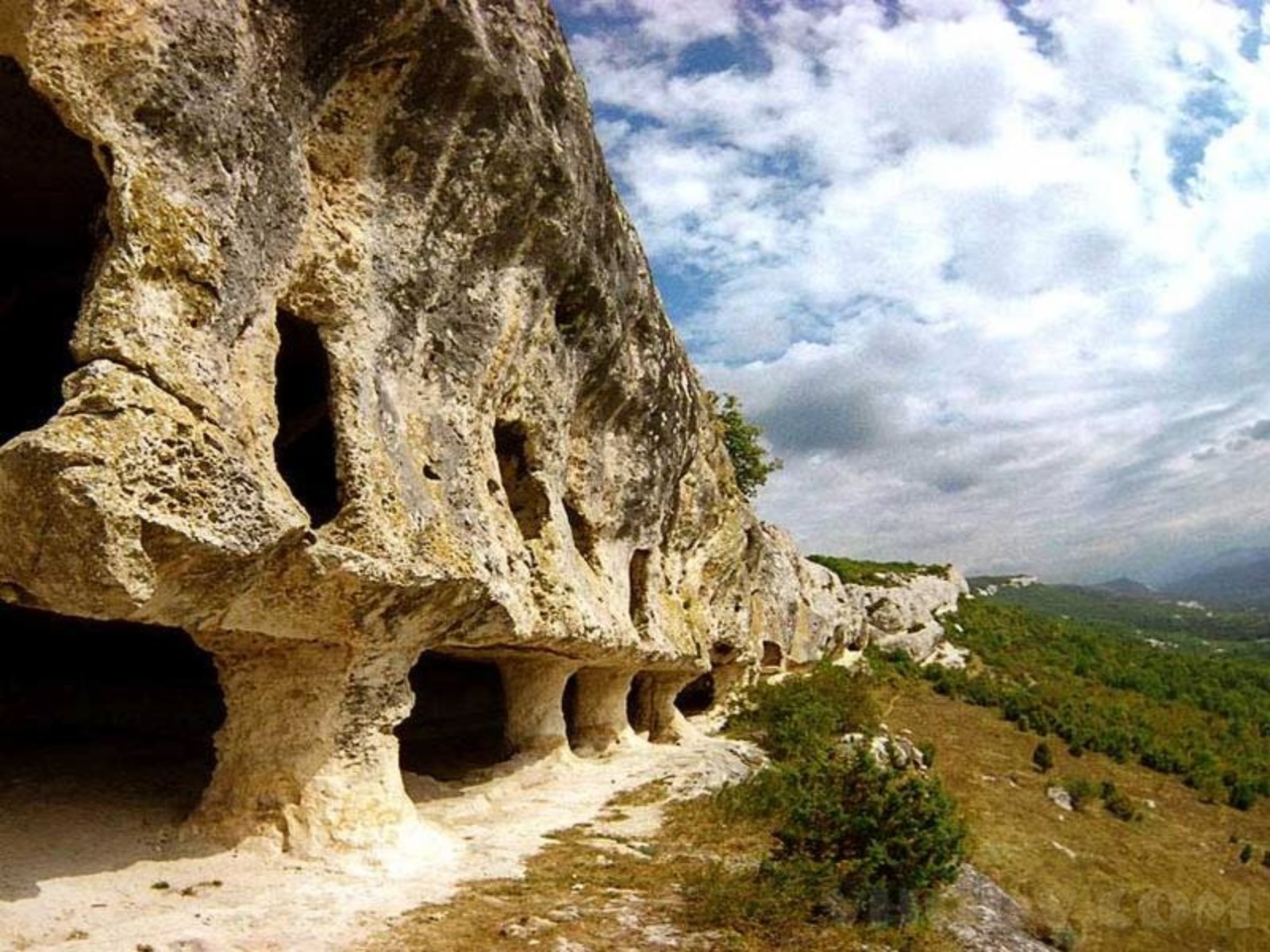 Уникальный скальный монастырь Челтер-Мармара  