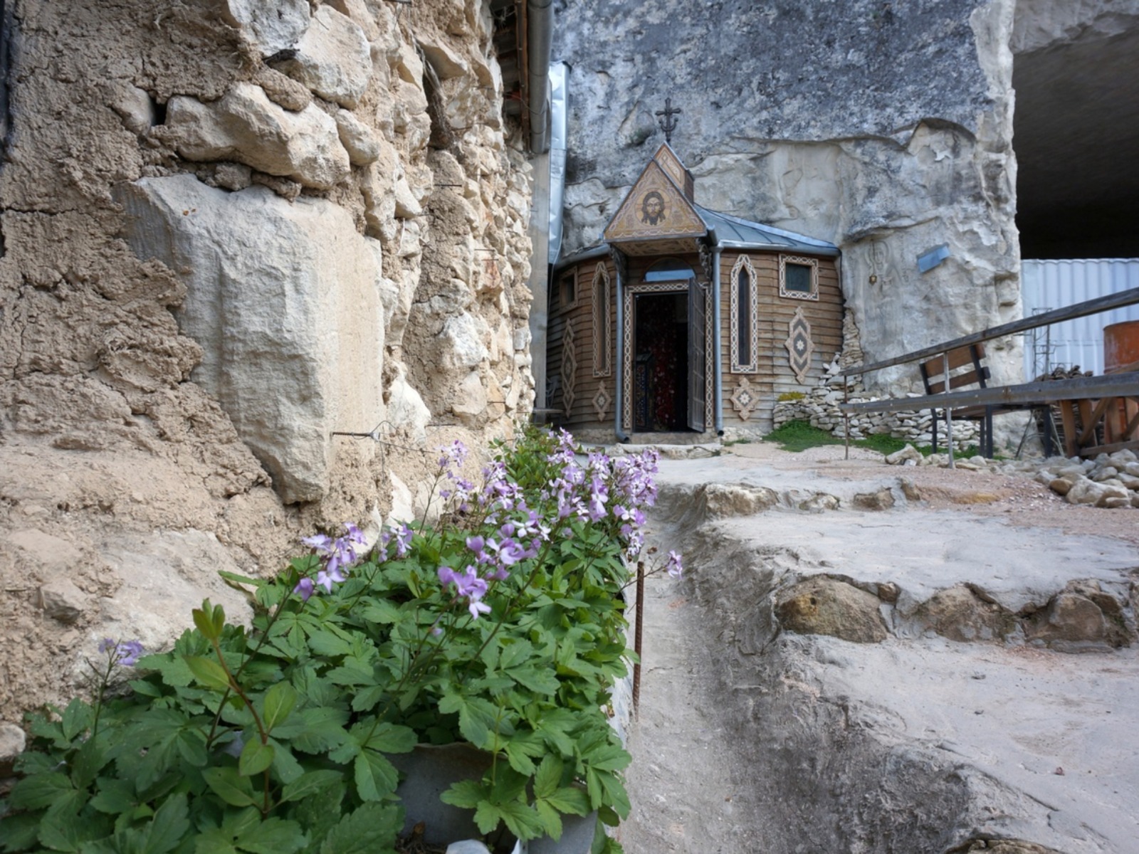 Пещерный монастырь  