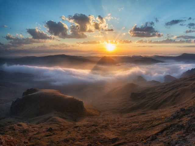 Закат на удивительном плато Бермамыт