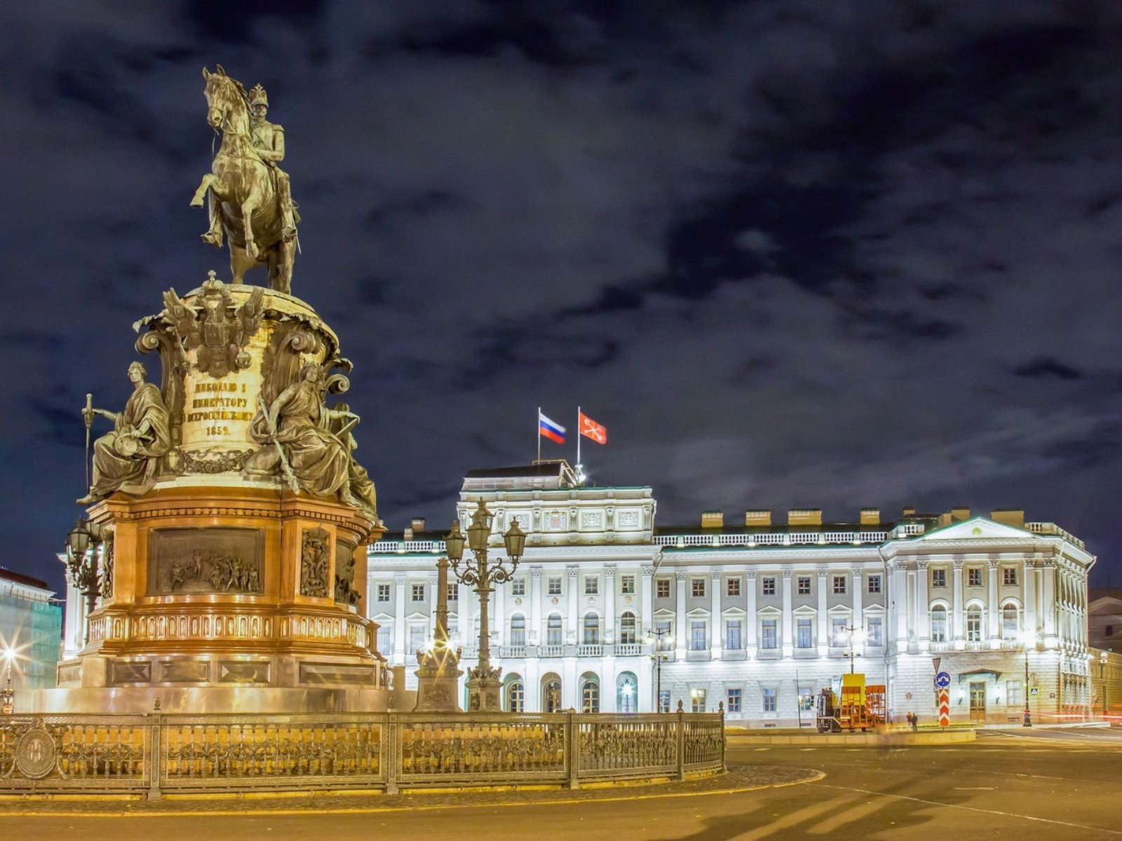 Монумент императору Николаю I guidego.ru