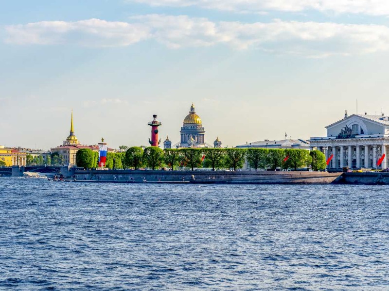 Обзорная по городу на Неве с теплоходной прогулкой - групповая экскурсия в Санкт-Петербурге на автобусе длительностью 4 часа с количеством участников более 20 человек цена экскурсии 2050₽