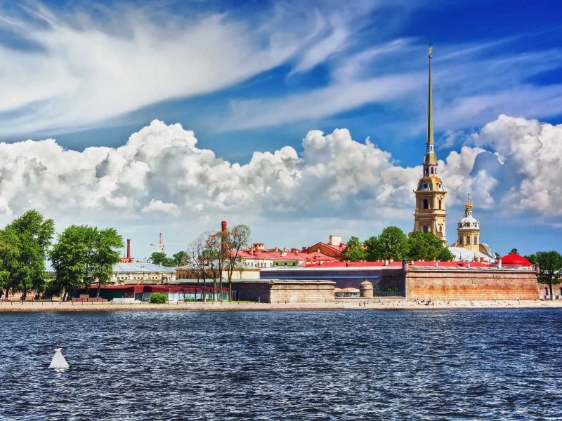 Петропавловская крепость - вид с Невы  
