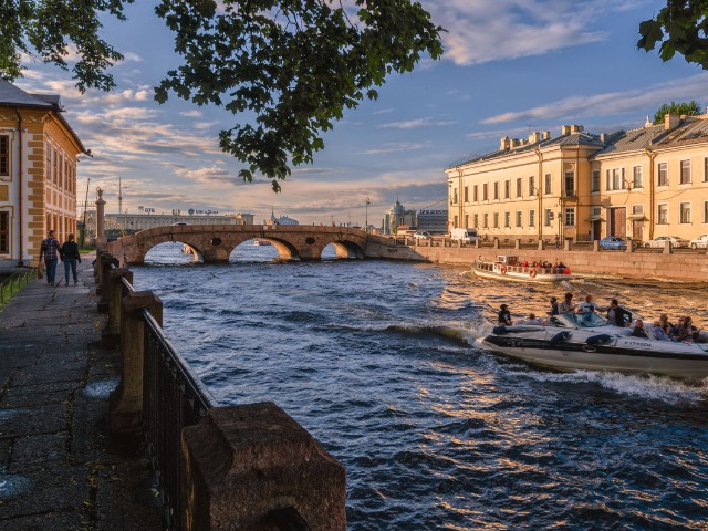 Удивительные "соседи" Питера: Петергоф и Кронштадт — фото 2
