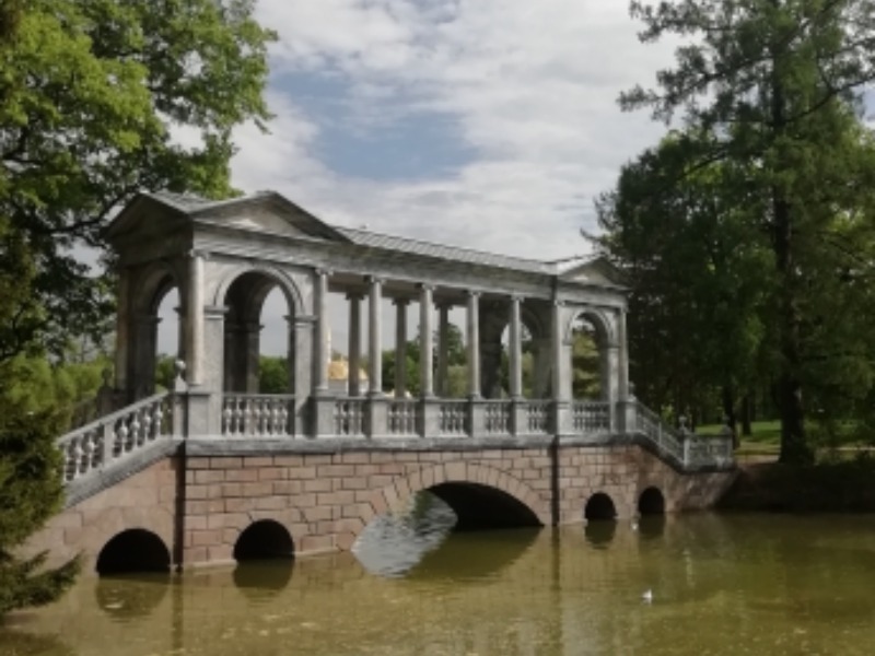В дворцовом парке 