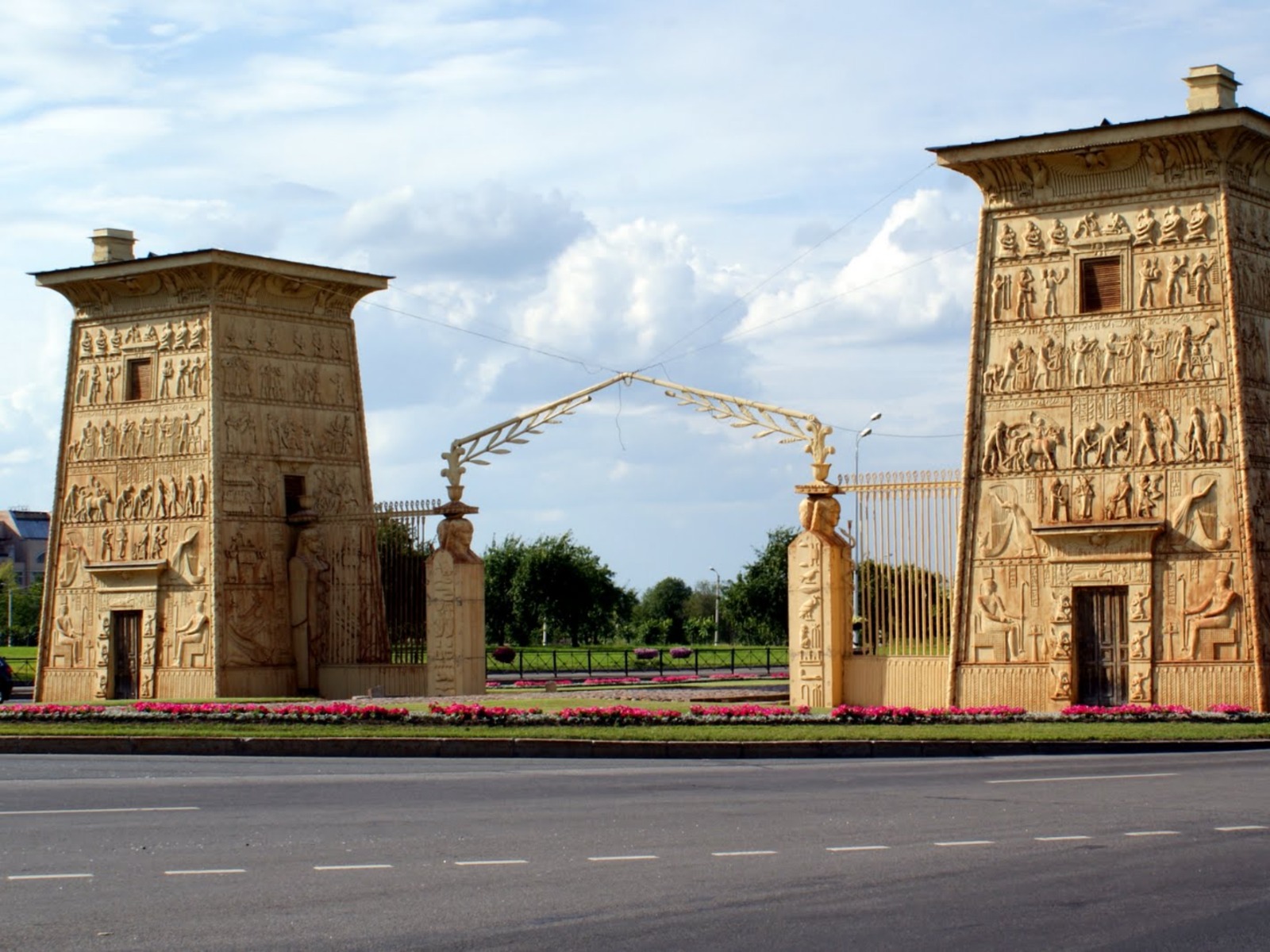 Египетские ворота в Царском Селе guidego.ru
