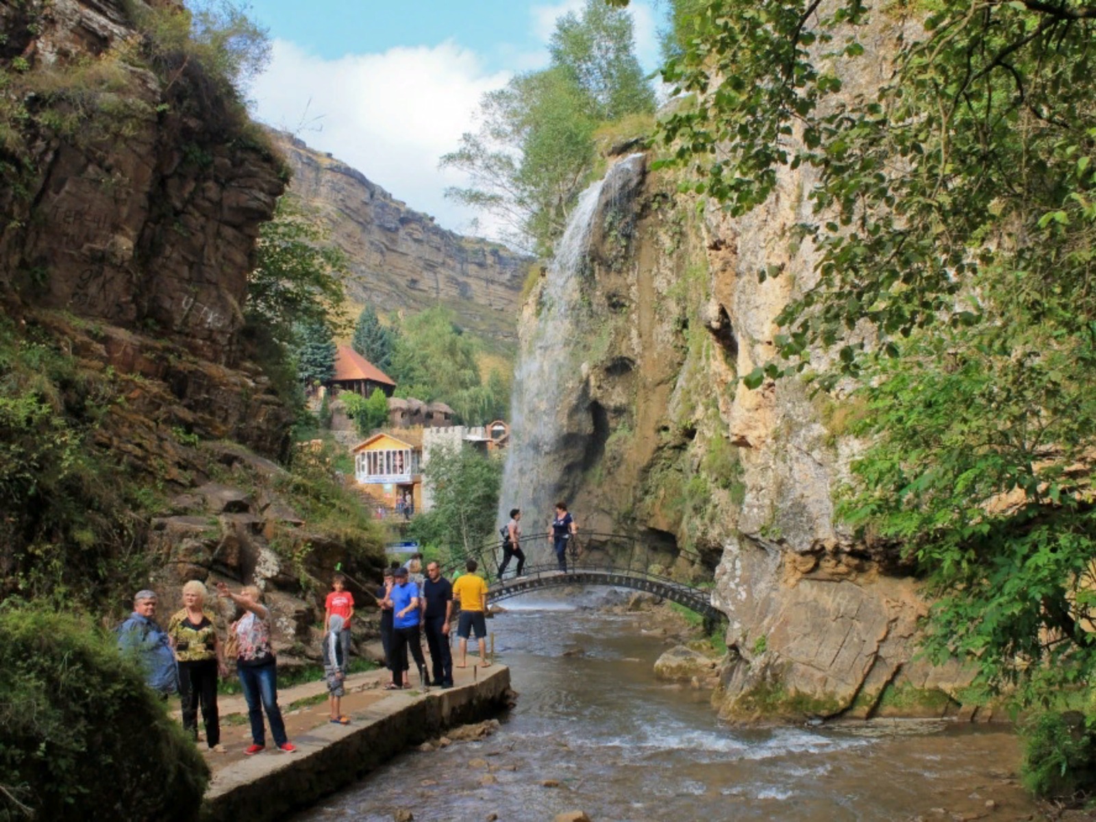 Медовые водопады - магнит для туристов  